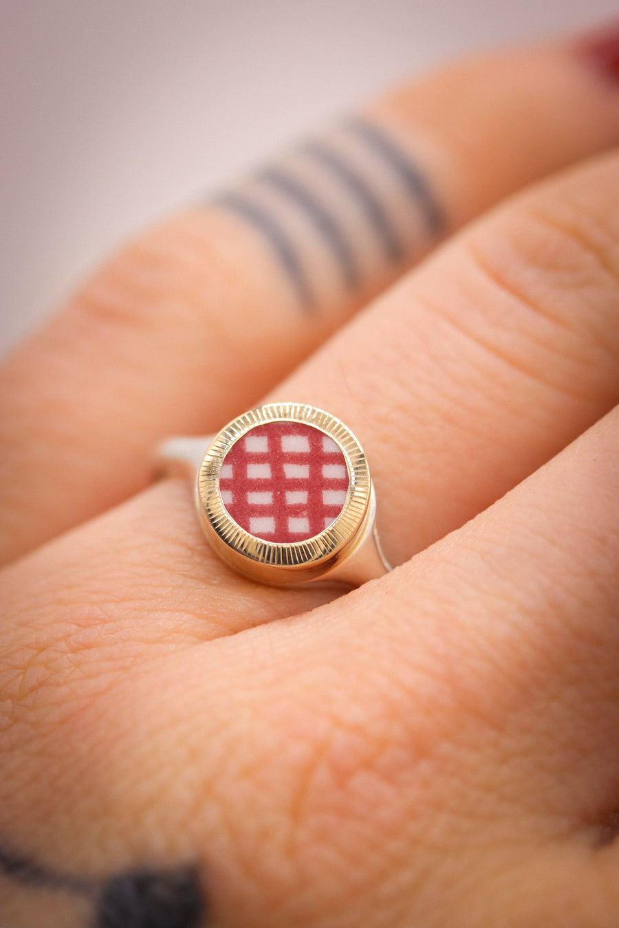 Round Santa Fe Signet