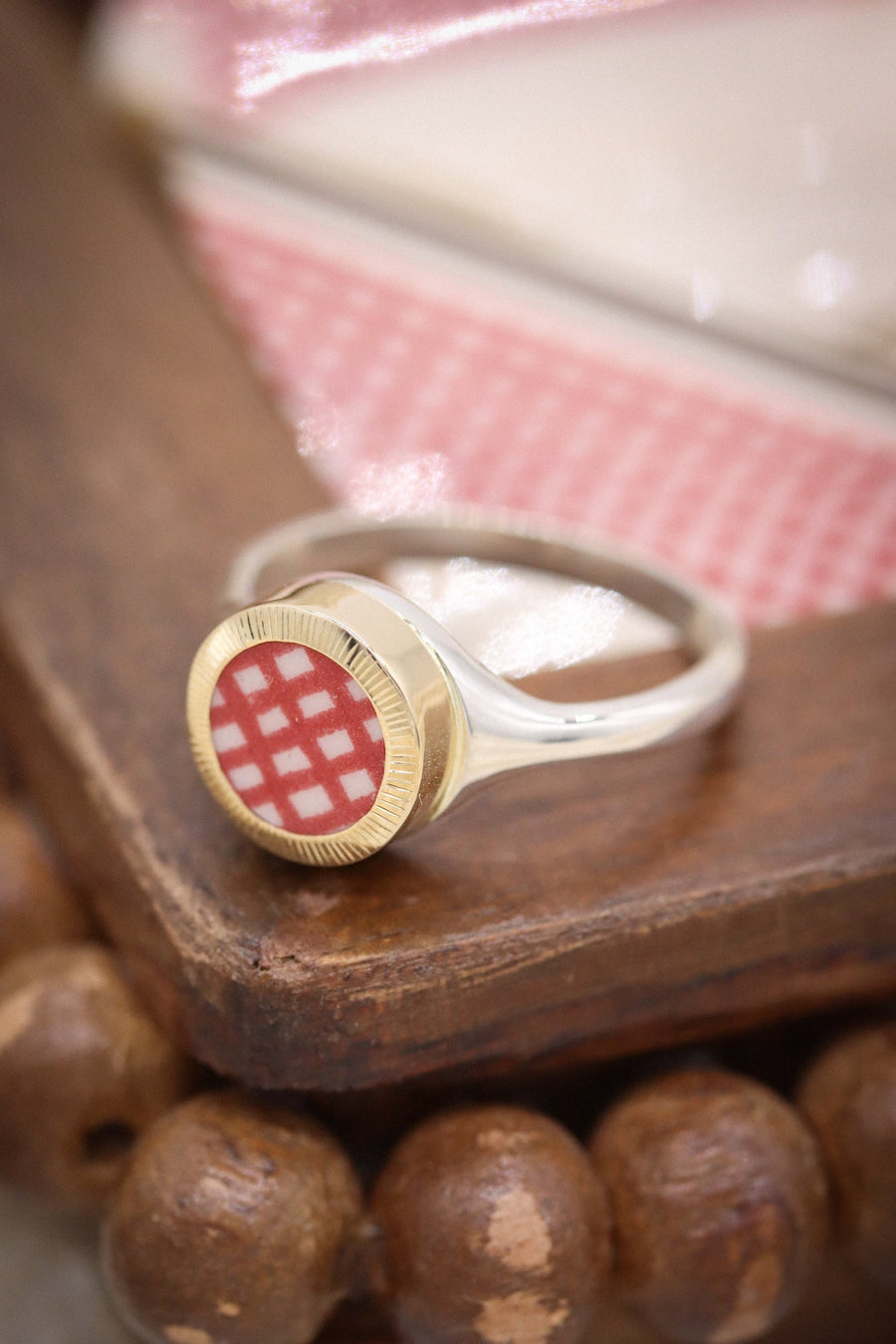 Round Santa Fe Signet