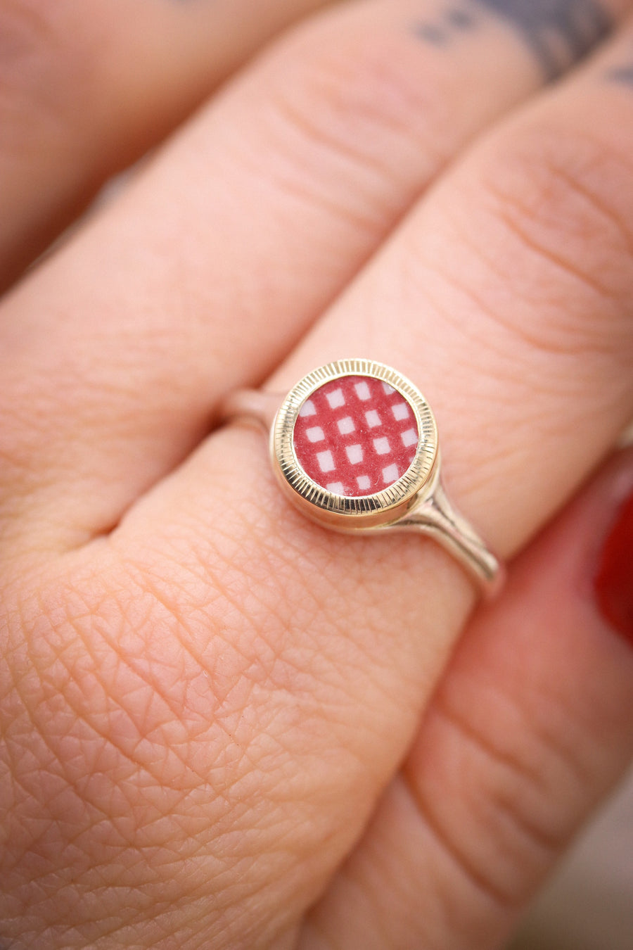 Round Santa Fe Signet