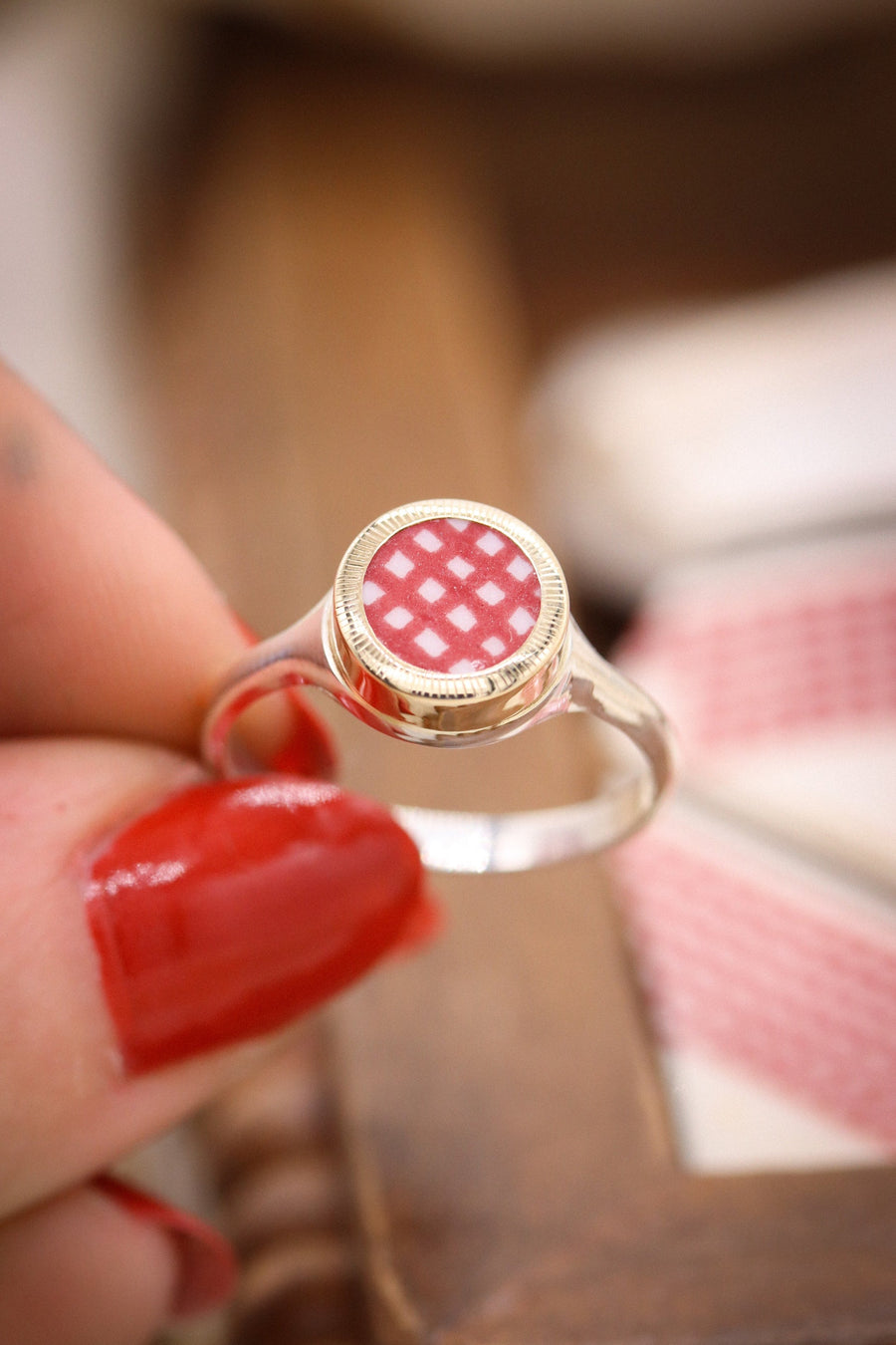 Round Santa Fe Signet